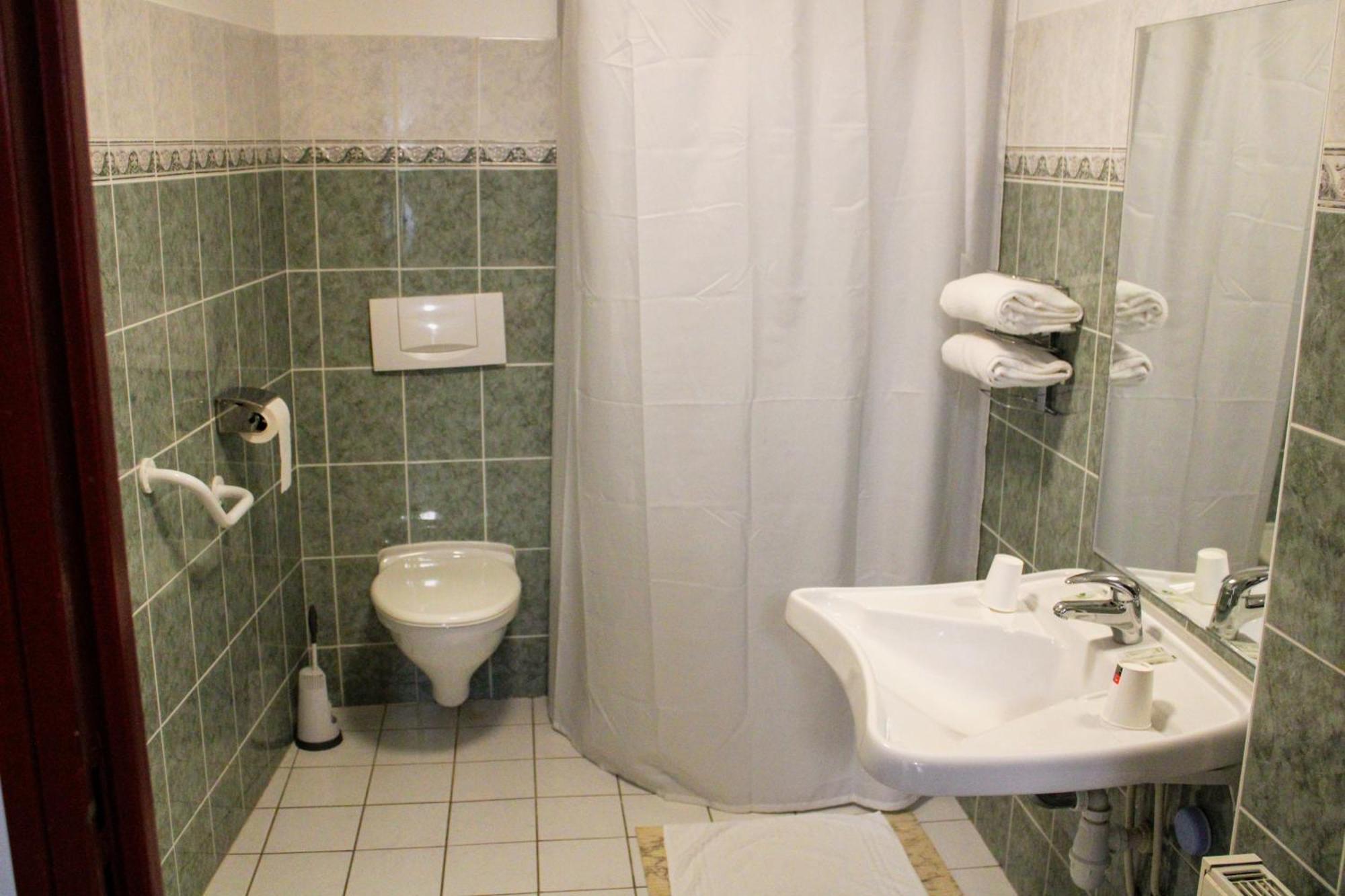Chambres D'Hotes Du Colvert Forges-les-Eaux Luaran gambar