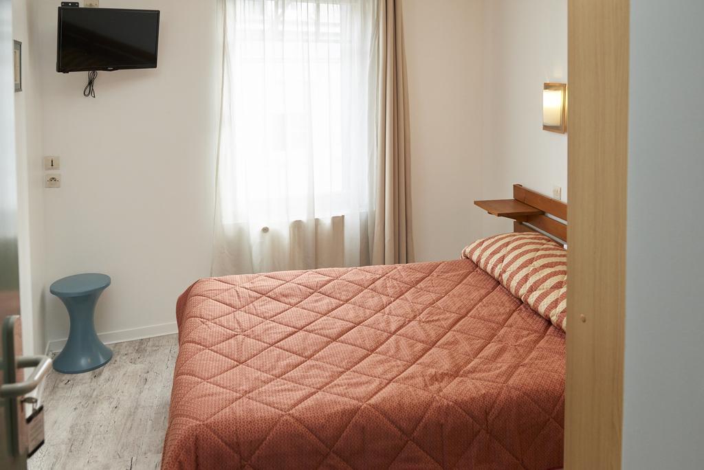 Chambres D'Hotes Du Colvert Forges-les-Eaux Luaran gambar