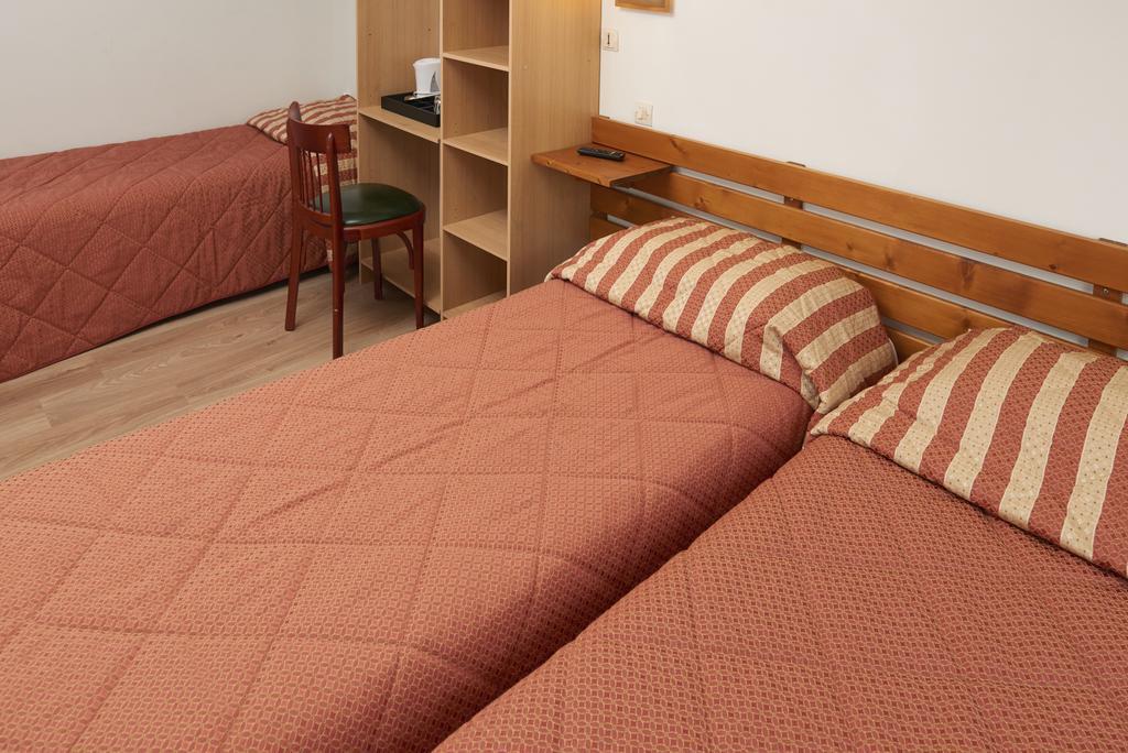 Chambres D'Hotes Du Colvert Forges-les-Eaux Luaran gambar