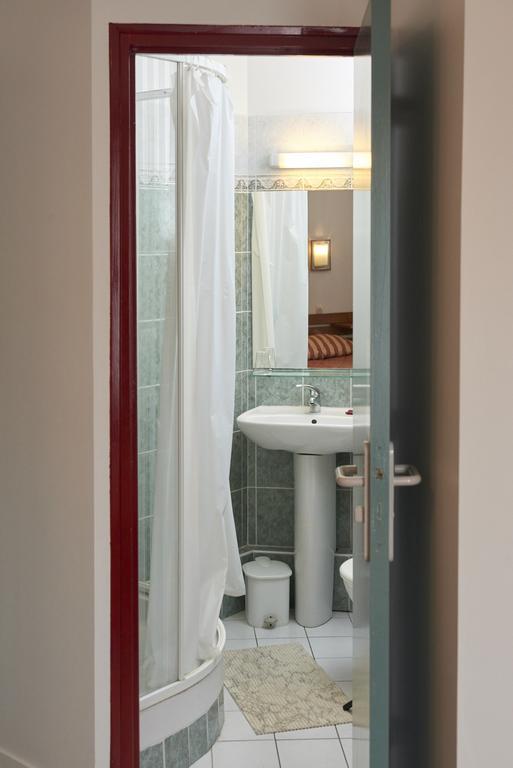 Chambres D'Hotes Du Colvert Forges-les-Eaux Luaran gambar